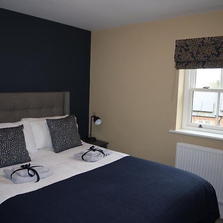Canal View Cottage With Log Fire & Parking Blisworth Eksteriør bilde