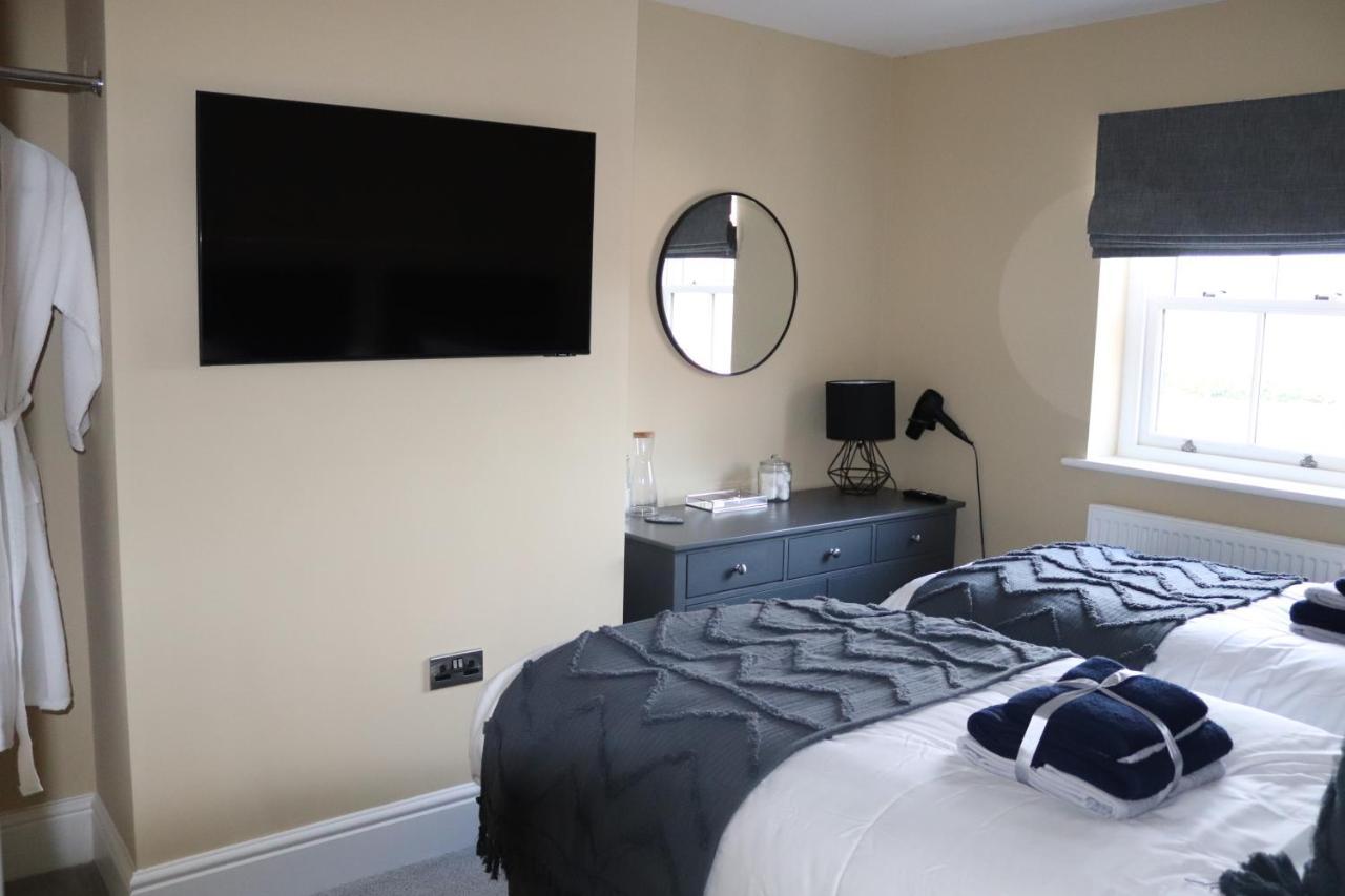 Canal View Cottage With Log Fire & Parking Blisworth Eksteriør bilde