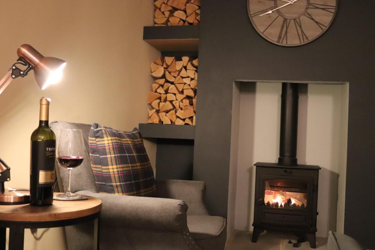 Canal View Cottage With Log Fire & Parking Blisworth Eksteriør bilde
